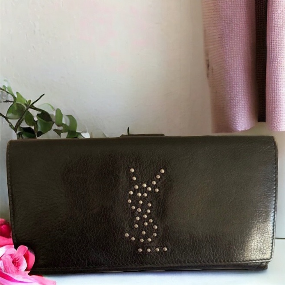 🔴🔴Yves Saint Laurent Trifold Wallet - excellent Preloved condition- soft leather